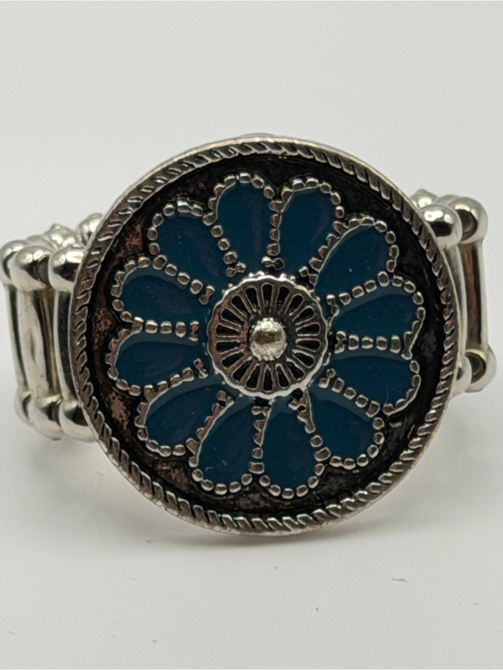 NWT paparazzi Garden View Blue Silver-Tone Stretch Ring Floral Medallion Western